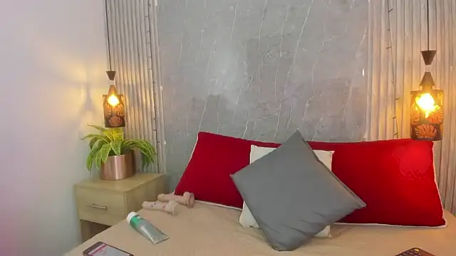 Emili  hot online show from 01-08-26, 11:45