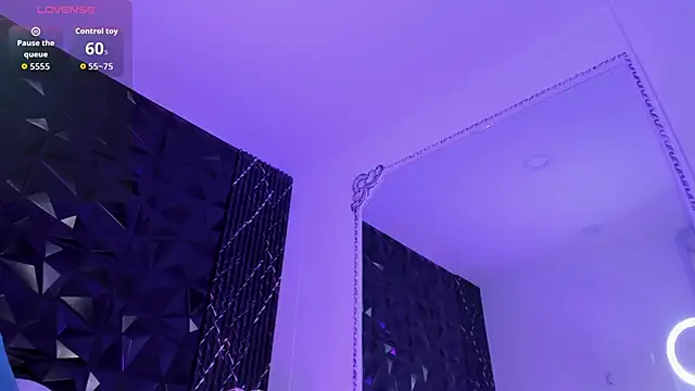 Snapshot of katierouge_ chatting on 10-29-25, 06:04 katierouge online show from 10-29-25, 06:04