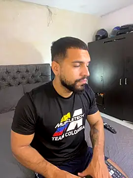 Snapshot of vincentjaxon chatting on 09-11-25, 11:32 vincentjaxon online show from 09-11-25, 11:32