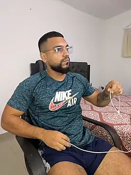 Snapshot of vincentjaxon chatting on 11-11-25, 10:04 vincentjaxon online show from 11-11-25, 10:04