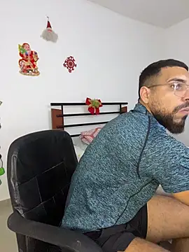 Snapshot of vincentjaxon chatting on 12-04-25, 06:38 vincentjaxon online show from 12-04-25, 06:38