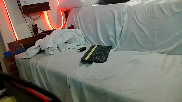 Luv2SuckBWC92 online show from 11-15-25, 11:43