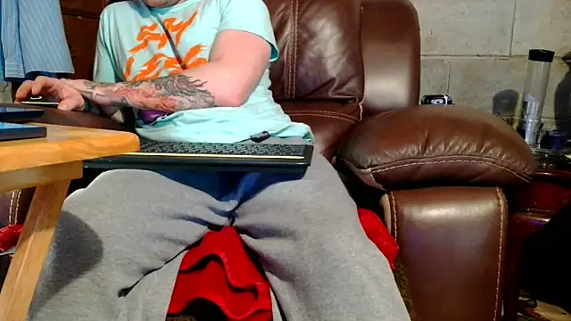 Luv2SuckBWC92 online show from 12-22-25, 07:00