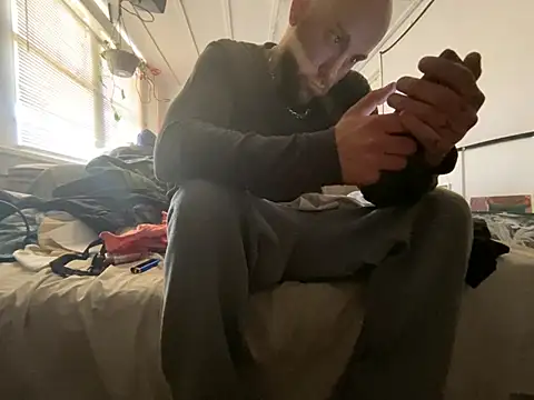 Luv2SuckBWC92 online show from 03-19-26, 04:33