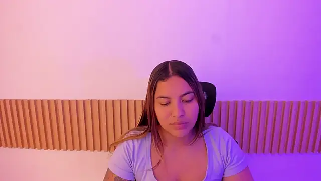 Snapshot of OliviaSweett chatting on 10-21-25, 07:03 OliviaSweett online show from 10-21-25, 07:03