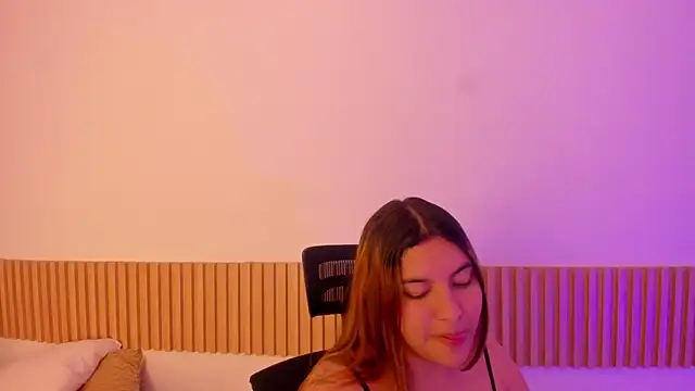 Snapshot of OliviaSweett chatting on 11-10-25, 07:02 OliviaSweett online show from 11-10-25, 07:02