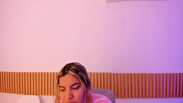 Snapshot of OliviaSweett chatting on 02-02-26, 06:50 OliviaSweett online show from 02-02-26, 06:50