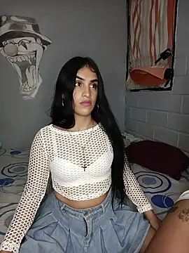 Snapshot of Bigtiti01 chatting on 05-12-26, 02:52 Bigtiti01 online show from 05-12-26, 02:52