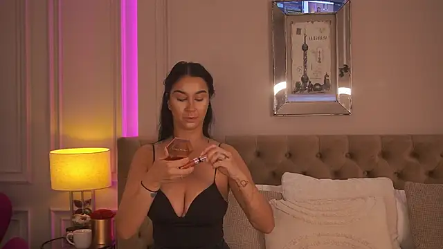Snapshot of FrancescaDante chatting on 07-11-26, 05:32 FrancescaDante online show from 07-11-26, 05:32
