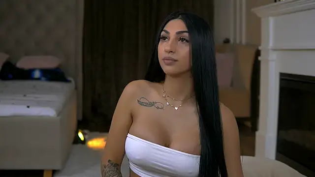 EmaHallee online show from 02-10-26, 03:54