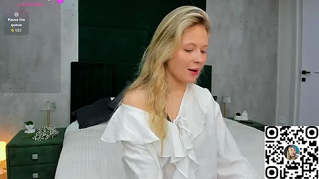Snapshot of Margo-pvt chatting on 10-18-25, 01:41 Margo-pvt online show from 10-18-25, 01:41