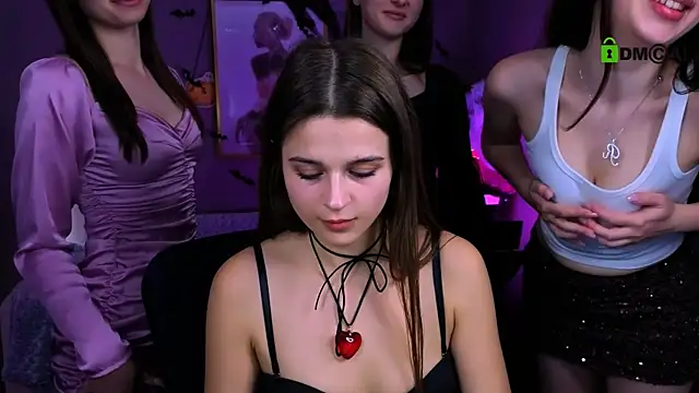 Snapshot of nekky_mouse chatting on 10-31-25, 08:32 nekky mouse online show from 10-31-25, 08:32