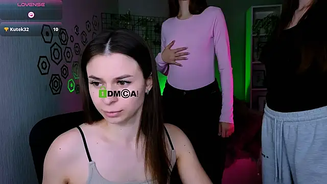 Snapshot of nekky_mouse chatting on 11-19-25, 10:37 nekky mouse online show from 11-19-25, 10:37