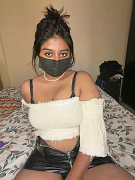 Snapshot of missneha61 chatting on 10-26-25, 10:04 missneha61 online show from 10-26-25, 10:04