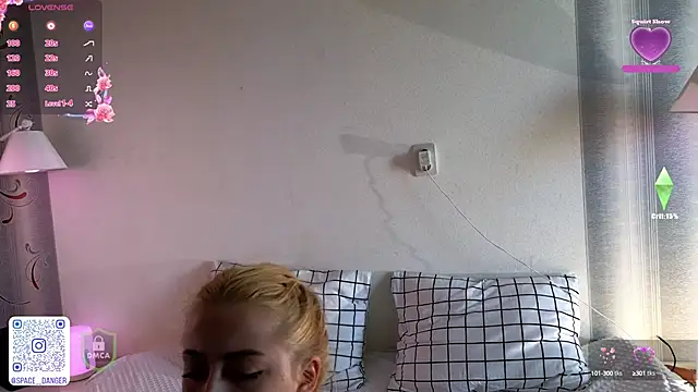 Snapshot of space_danger chatting on 09-10-25, 12:38 space danger online show from 09-10-25, 12:38