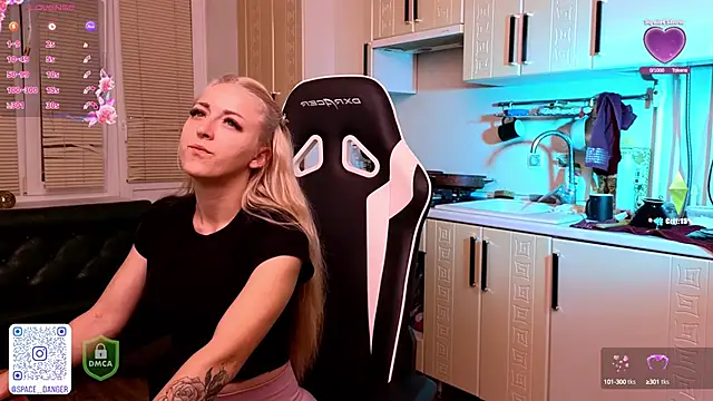 Snapshot of space_danger chatting on 10-08-25, 07:22 space danger online show from 10-08-25, 07:22