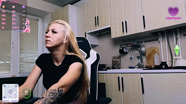 Snapshot of space_danger chatting on 10-11-25, 09:08 space danger online show from 10-11-25, 09:08