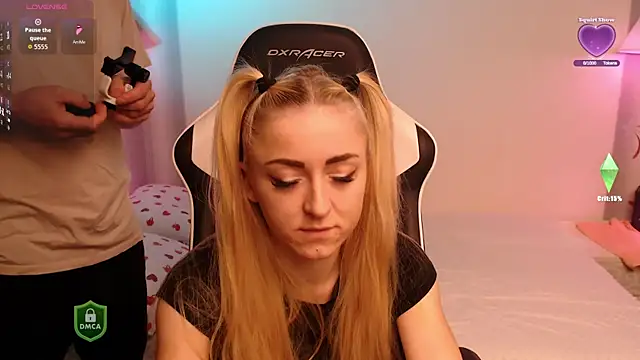 Snapshot of space_danger chatting on 11-08-25, 08:03 space danger online show from 11-08-25, 08:03