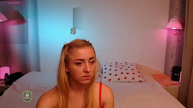 Snapshot of space_danger chatting on 11-18-25, 05:17 space danger online show from 11-18-25, 05:17