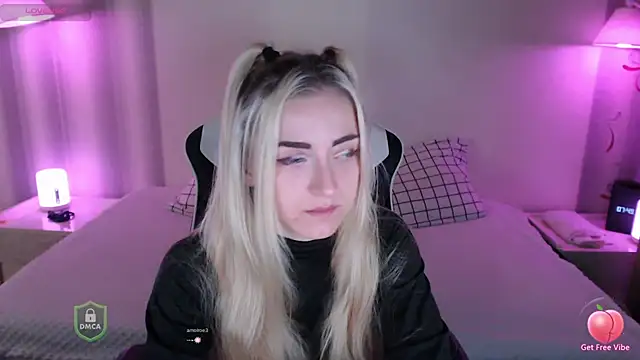 Snapshot of space_danger chatting on 12-01-25, 04:50 space danger online show from 12-01-25, 04:50