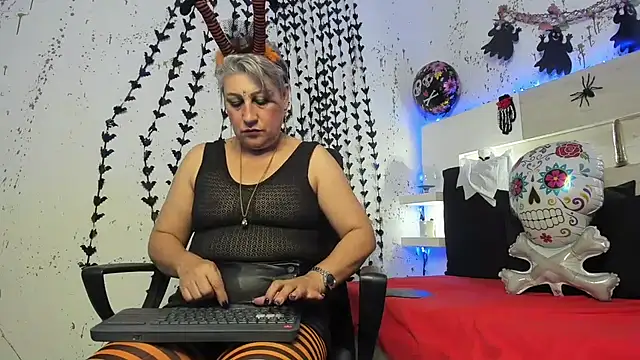 Snapshot of JaddeWalker chatting on 10-31-25, 11:44 JaddeWalker online show from 10-31-25, 11:44