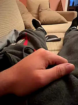 Snapshot of Qualepass chatting on 11-25-25, 05:24 Qualepass online show from 11-25-25, 05:24