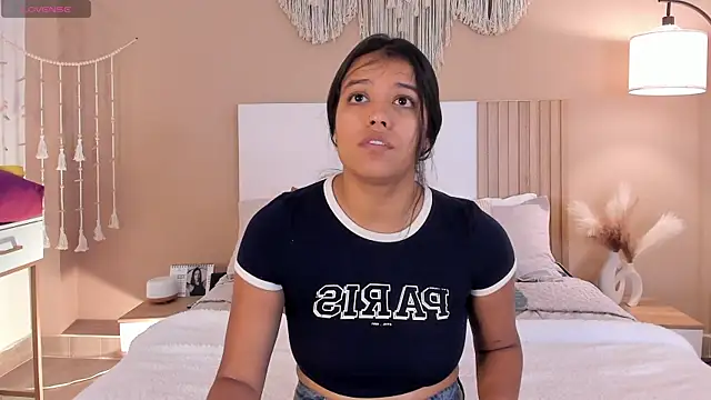 Snapshot of Camila_Bustamante chatting on 04-19-26, 01:43 Camila Bustamante online show from 04-19-26, 01:43