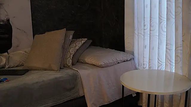 Thiago Valente online show from 10-11-25, 01:09