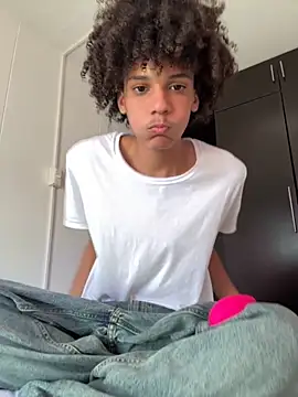 Snapshot of Max_Rain chatting on 09-17-25, 08:10 Max Rain online show from 09-17-25, 08:10