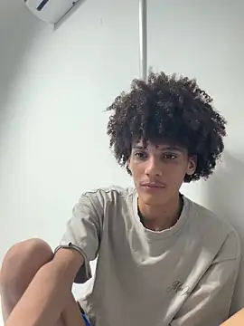 Snapshot of Max_Rain chatting on 09-24-25, 01:42 Max Rain online show from 09-24-25, 01:42