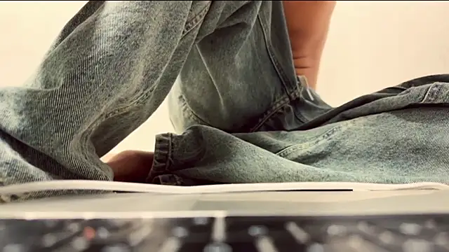 Snapshot of Max_Rain chatting on 10-20-25, 03:40 Max Rain online show from 10-20-25, 03:40