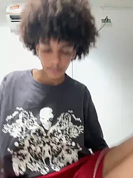 Snapshot of Max_Rain chatting on 10-24-25, 10:50 Max Rain online show from 10-24-25, 10:50