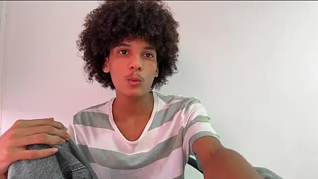 Snapshot of Max_Rain chatting on 10-28-25, 07:27 Max Rain online show from 10-28-25, 07:27