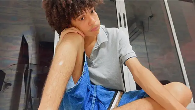 Snapshot of Max_Rain chatting on 11-20-25, 11:15 Max Rain online show from 11-20-25, 11:15