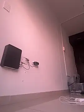 Snapshot of Max_Rain chatting on 11-22-25, 03:44 Max Rain online show from 11-22-25, 03:44