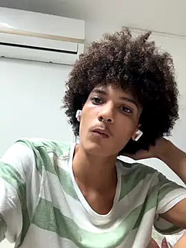 Snapshot of Max_Rain chatting on 12-02-25, 03:45 Max Rain online show from 12-02-25, 03:45