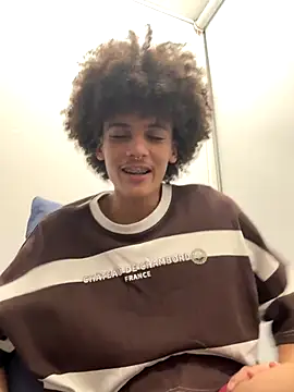 Snapshot of Max_Rain chatting on 12-14-25, 04:40 Max Rain online show from 12-14-25, 04:40