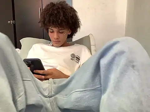 Snapshot of Max_Rain chatting on 04-27-26, 10:08 Max Rain online show from 04-27-26, 10:08