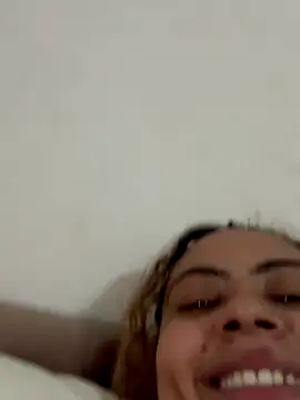 Chloe Leaozinho online show from 10-17-25, 06:05