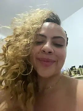 Chloe Leaozinho online show from 07-14-26, 02:05