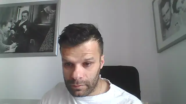Snapshot of FROCETTO93 chatting on 05-05-26, 06:21 FROCETTO93 online show from 05-05-26, 06:21