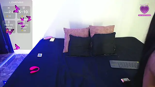 Snapshot of Dahiana_Le chatting on 11-13-25, 06:29 Dahiana Le online show from 11-13-25, 06:29