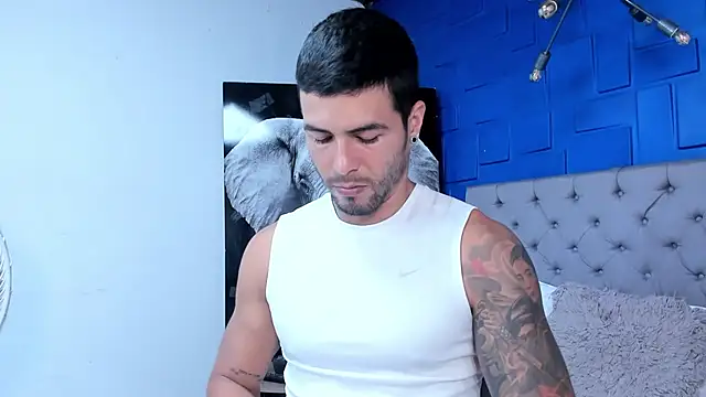 Snapshot of andres-clark92 chatting on 09-29-25, 05:40 andres-clark92 online show from 09-29-25, 05:40