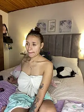 Snapshot of juliana-mancini chatting on 12-20-25, 05:09 juliana-mancini online show from 12-20-25, 05:09