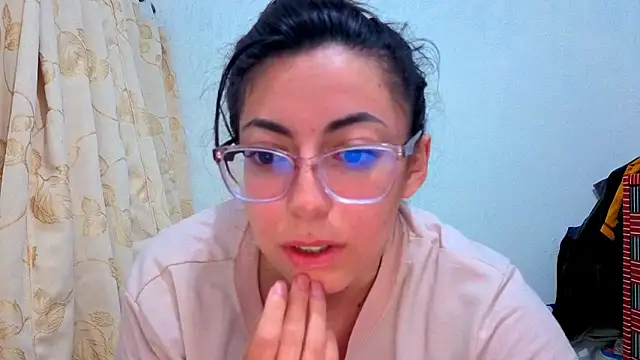 Snapshot of Miranda_sexlove_ chatting on 11-26-25, 05:25 Miranda sexlove online show from 11-26-25, 05:25