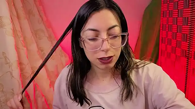 Snapshot of Miranda_sexlove_ chatting on 12-14-25, 07:36 Miranda sexlove online show from 12-14-25, 07:36