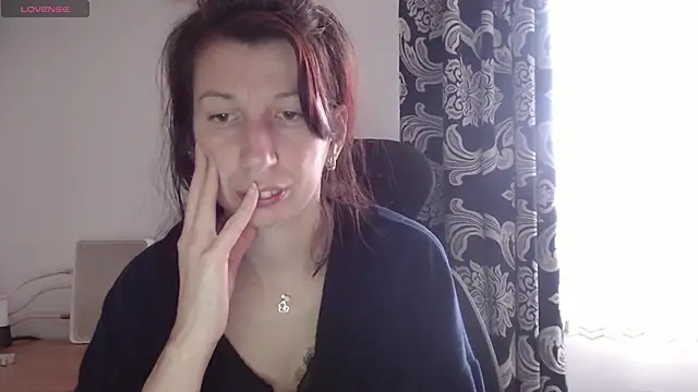 Snapshot of RosieHayes chatting on 11-19-25, 09:09 RosieHayes online show from 11-19-25, 09:09