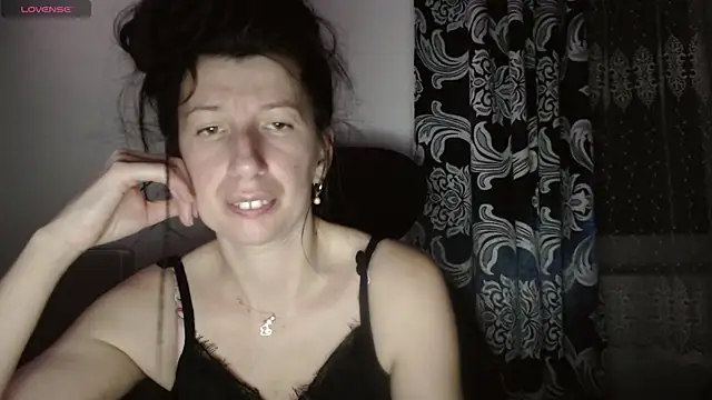 Snapshot of RosieHayes chatting on 11-26-25, 09:16 RosieHayes online show from 11-26-25, 09:16