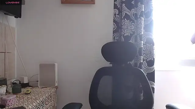 Snapshot of RosieHayes chatting on 07-15-26, 10:31 RosieHayes online show from 07-15-26, 10:31