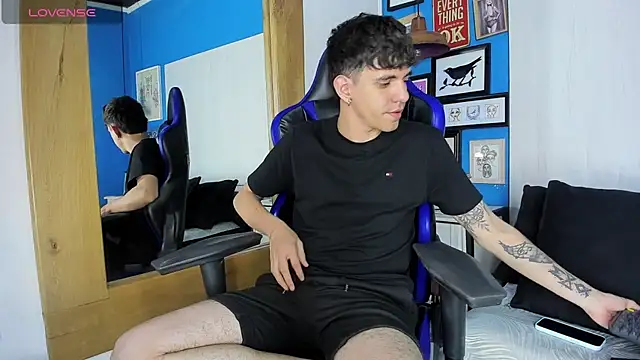 Snapshot of Matteo12_ chatting on 09-15-25, 05:13 Matteo12 online show from 09-15-25, 05:13